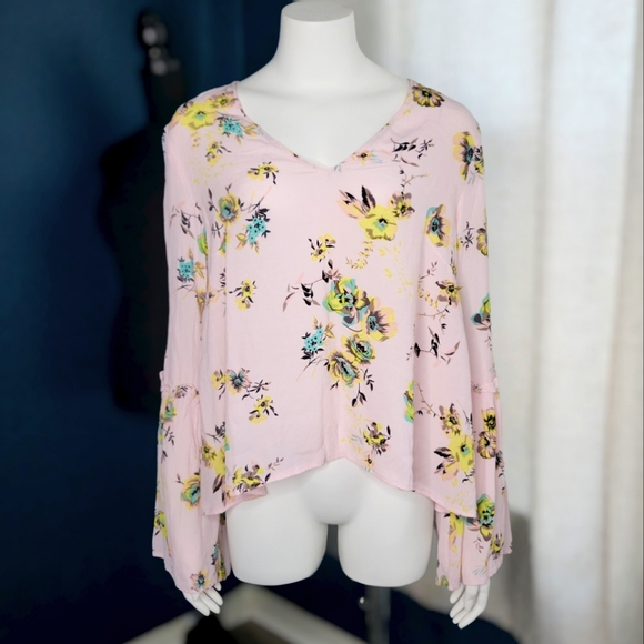 BP. Floral Print Longsleeve Top with Bell Sleeves size L - Light Pink